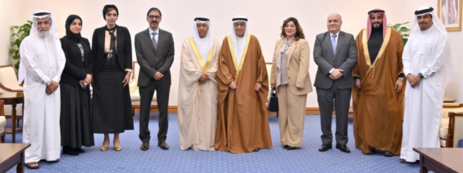 سمو الشيخ محمد بن مبارك آل خليفة الممثل الخاص لجلالة الملك المعظم يستقبل رئيس وأعضاء مجلس إدارة أسرة الأدباء والكتاب